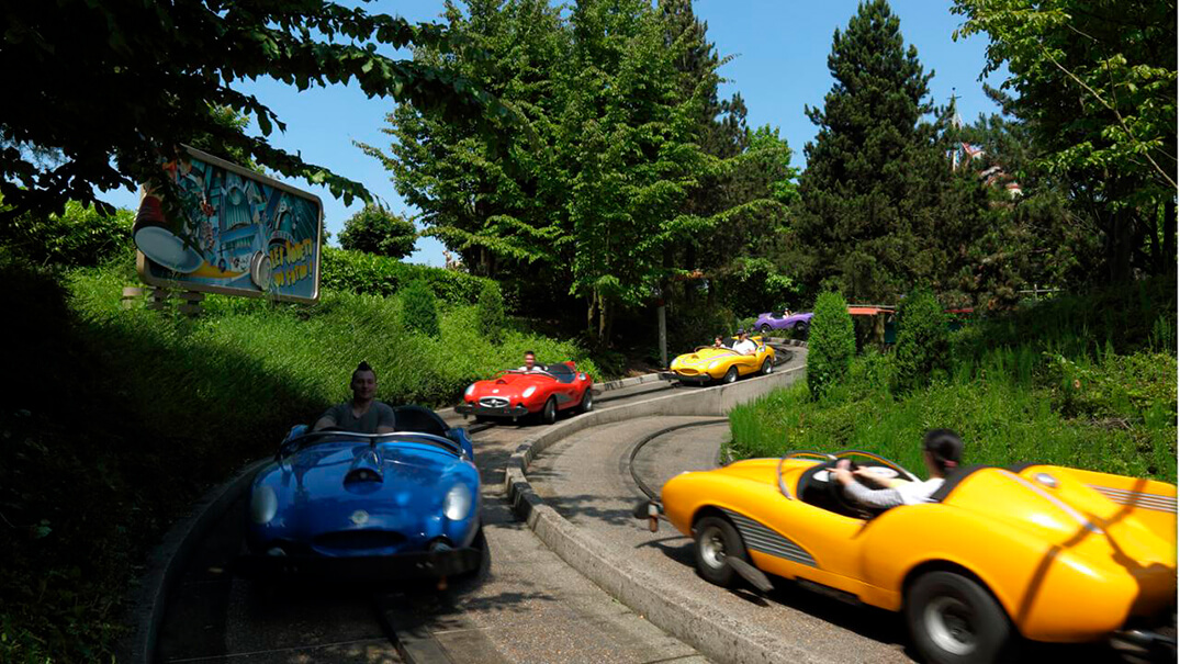 Autopia: ¡Un viaje de adrenalina sobre ruedas!