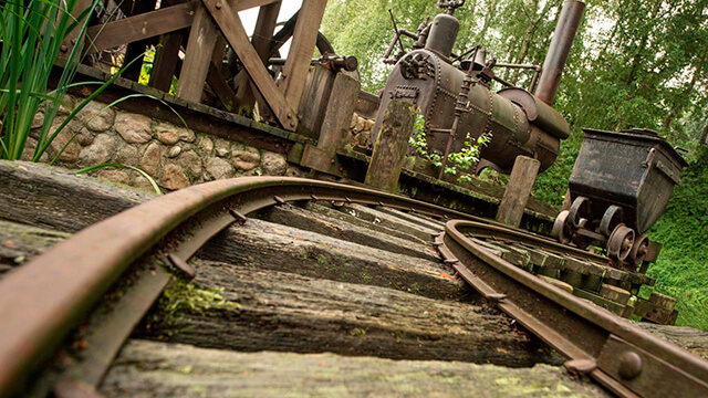 Big Thunder Mountain es una montaña rusa del Parque Disneyland.