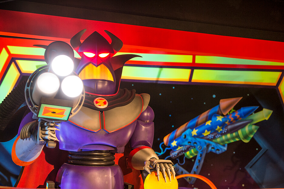 Ayuda a proteger la galaxia en Buzz Lightyear Laser Blast