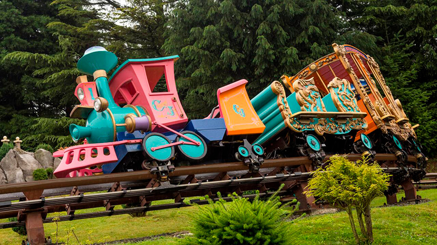 Casey Jr le Petit Train du Cirque: Un paseo mágico por el mundo del entretenimiento.