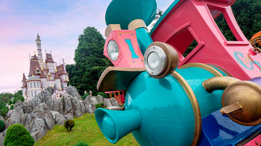 Experimenta la magia circense en Casey Jr le Petit Train du Cirque en Disneyland Paris.