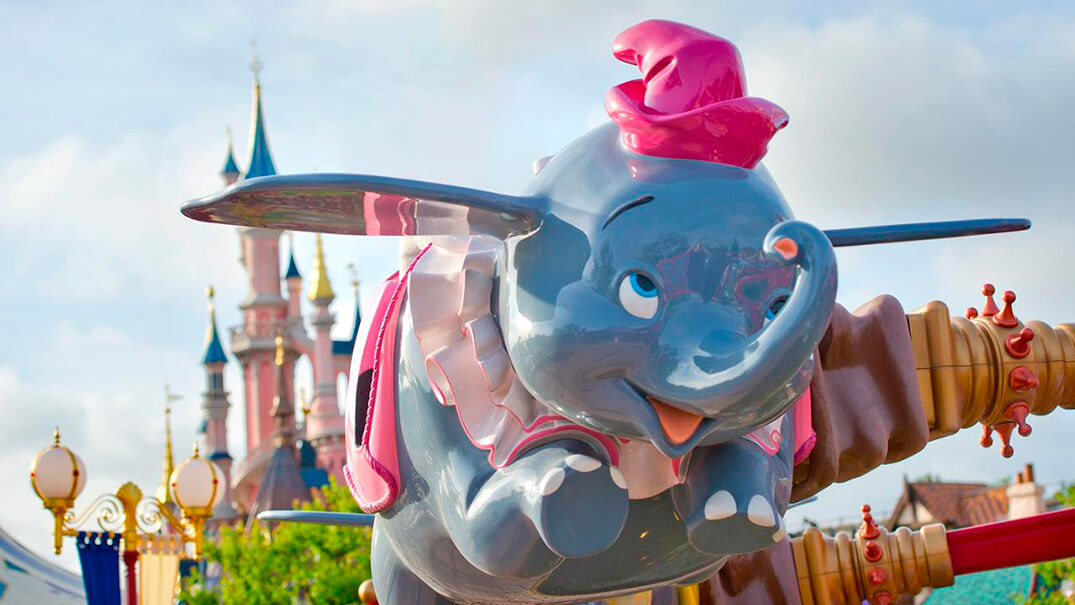 Dumbo the Flying Elephant: Vuela alto en esta emocionante atracción en Disneyland Paris.