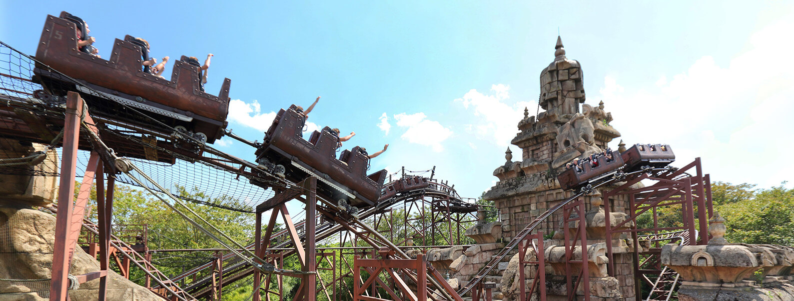 Aventura emocionante en Indiana Jones and the Temple of Peril.