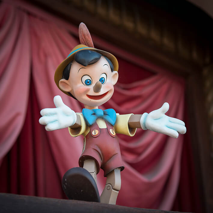 Explora el mundo de Pinocchio en Disneyland Paris.