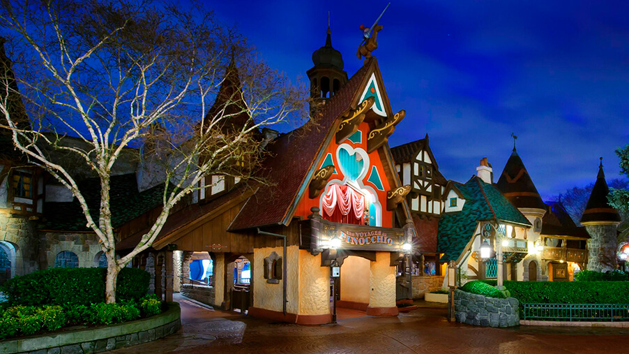 Aventuras mágicas en Les Voyages de Pinocchio.