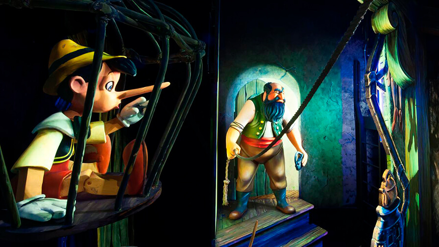 Revive la historia de Pinocchio en esta atracción.