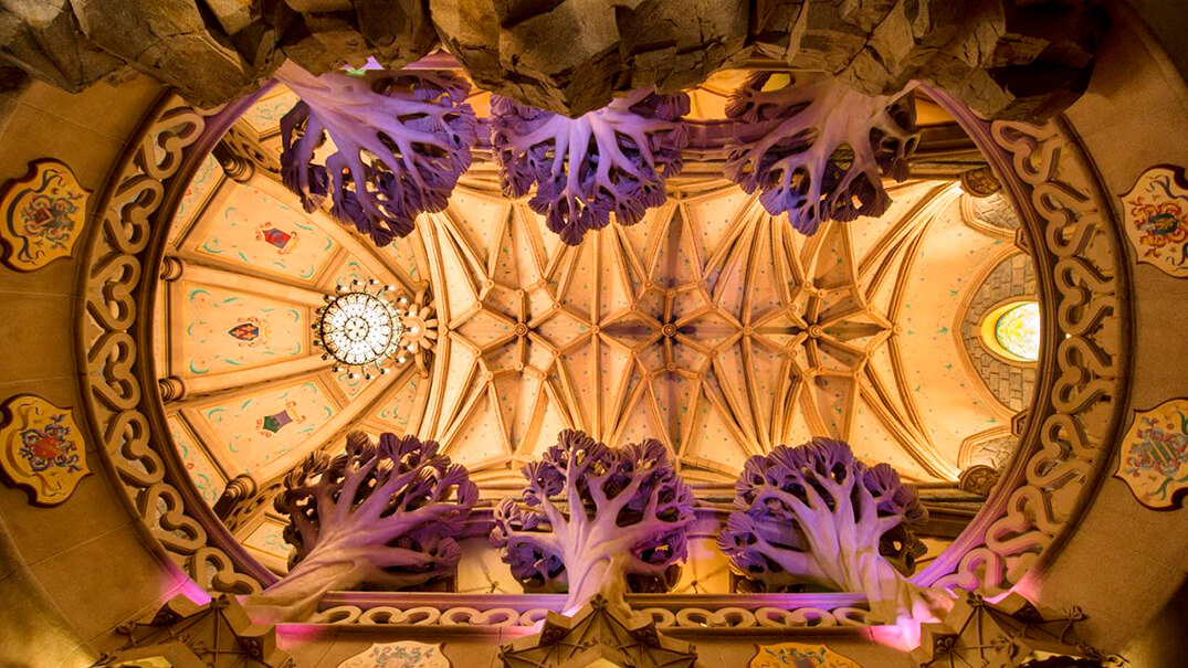 Explora la majestuosidad del Castillo de la Bella Durmiente.