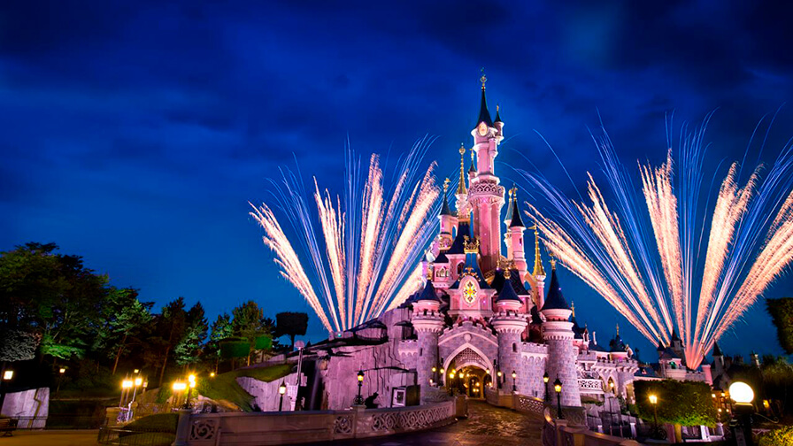 Sleeping Beauty Castle: Un ícono de fantasía en Disneyland.