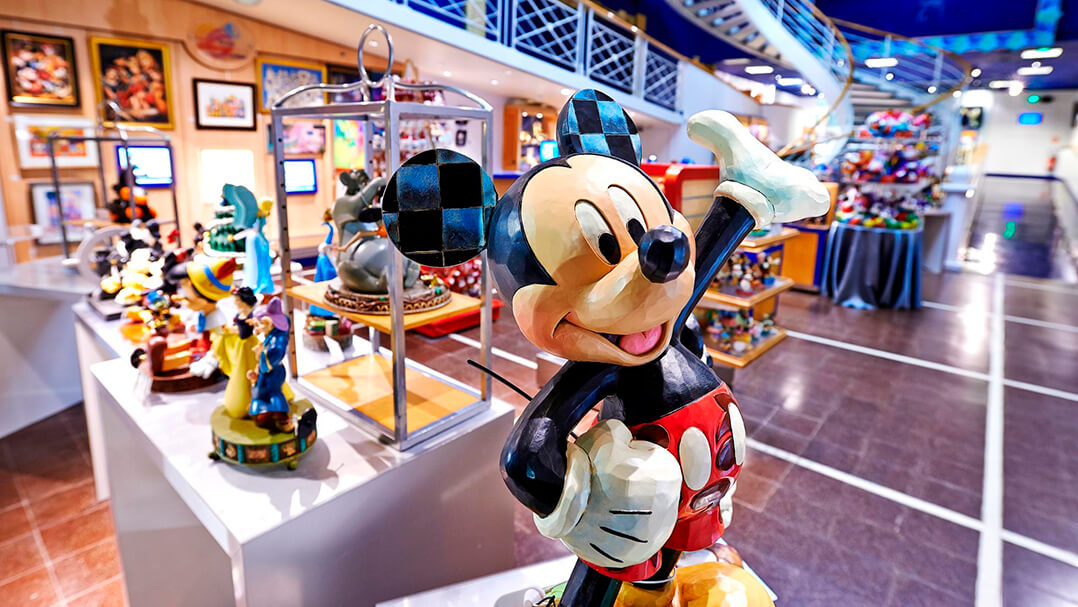 Explora todas las tiendas de Disney Village