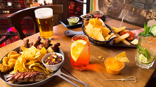 Billy Bob's country western saloon, ambientado en el auténtico oeste.