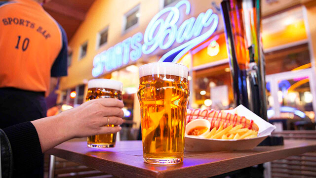 Disfruta del restaurante Sports Bar en familia.