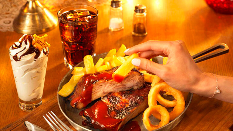 Plato tex-mex en The lucky nugget saloon.