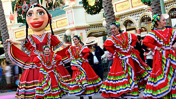Disney ¡Viva Navidad! Street Party - Disney California Adventure Park.