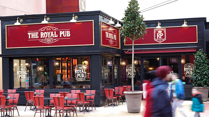 The Royal pub: ¡Descubre este Restaurante en Disney Village!