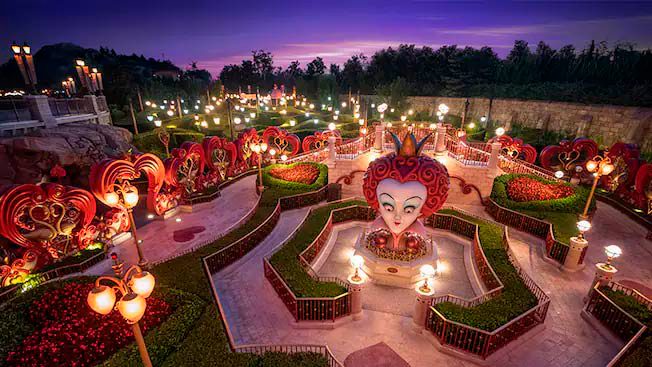Alice in Wonderland Maze - Shanghai Disneyland