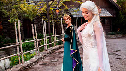 Meet Anna and Elsa at Royal Sommerhus - Epcot